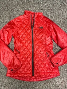 The North Face Women's Red Quilted light Puffer Jacket